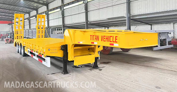 3 Axle Lowbed Trailer Truck for Sale Specification in Madagascar