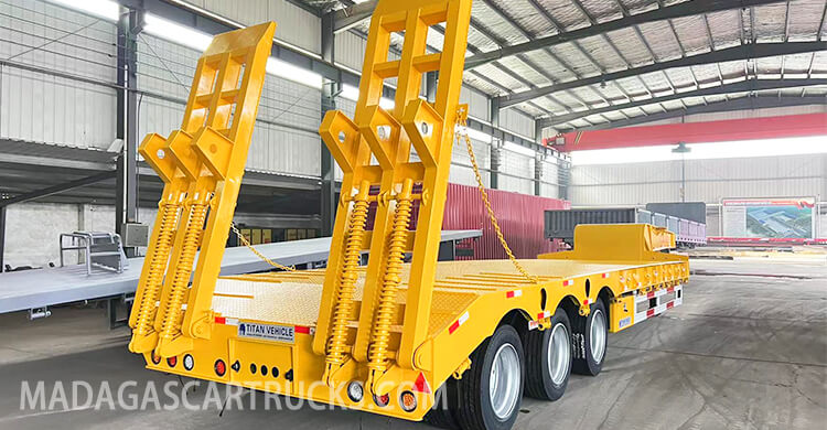 3 Axle Lowbed Trailer Truck for Sale Specification in Madagascar